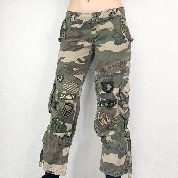 Y2K Mid Rise Camo Capri Pants Amy Patches Size Small - Picture 1 of 5